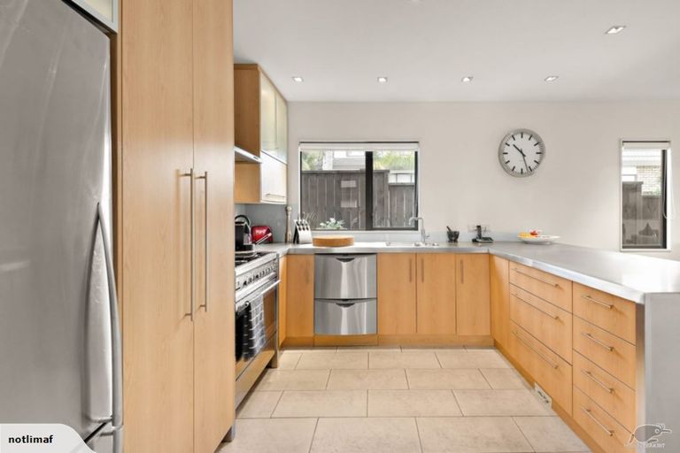 Photo of property in 48a Picasso Drive, West Harbour, Auckland, 0618