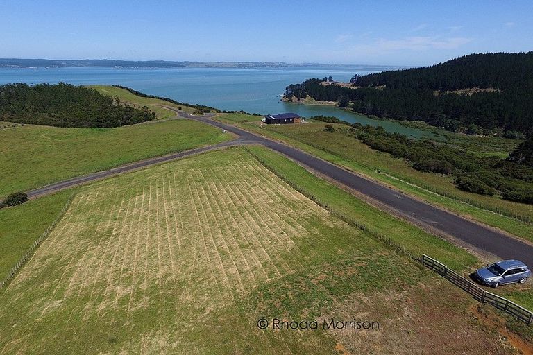 Photo of property in 12 Te Wairoa Lane, Tinopai, 0593