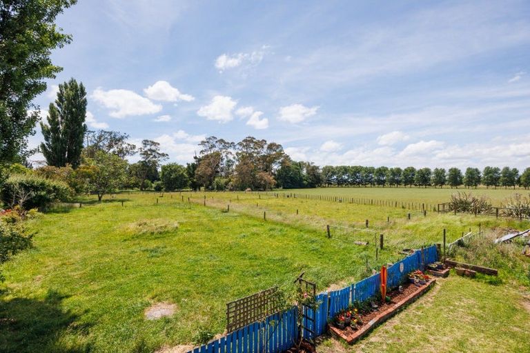 Photo of property in 23 Calico Line, Marton, 4710