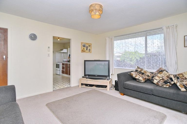 Photo of property in 2/4 Valecrest Avenue, Parklands, Christchurch, 8083