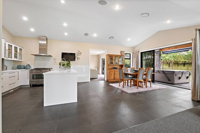 Photo of property in 11 Links Drive, Waiwhakaiho, New Plymouth, 4312