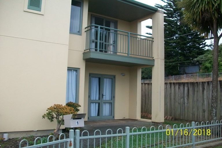Photo of property in 1 Mt Lebanon Lane, Henderson, Auckland, 0612