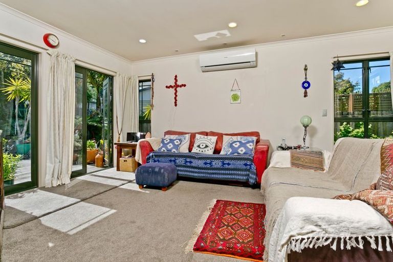 Photo of property in 2/710 East Coast Road, Milford, Auckland, 0620