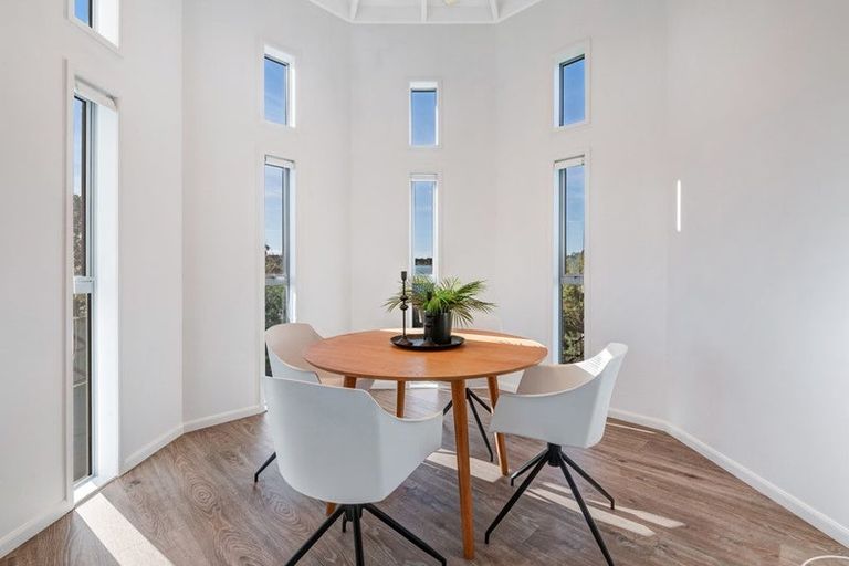 Photo of property in 1/4 Roberts Road, Matakatia, Whangaparaoa, 0930