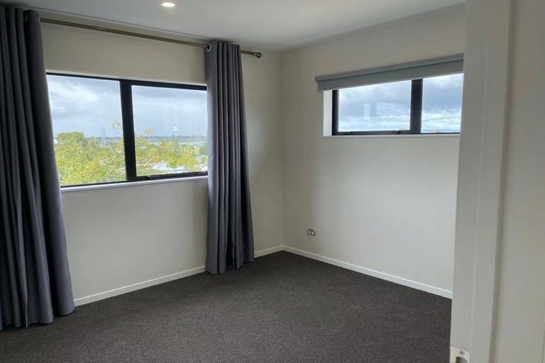 Photo of property in 98 Cardiff Road, Pakuranga, Auckland, 2010