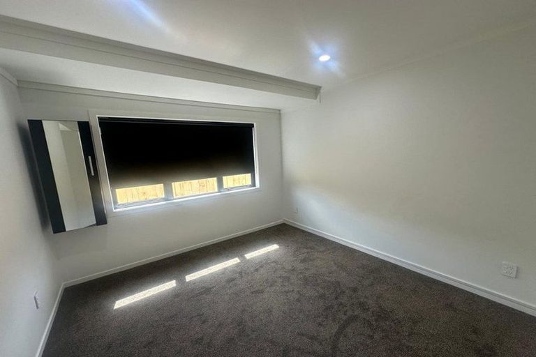 Photo of property in 15a Kiernan Place, Kelston, Auckland, 0602