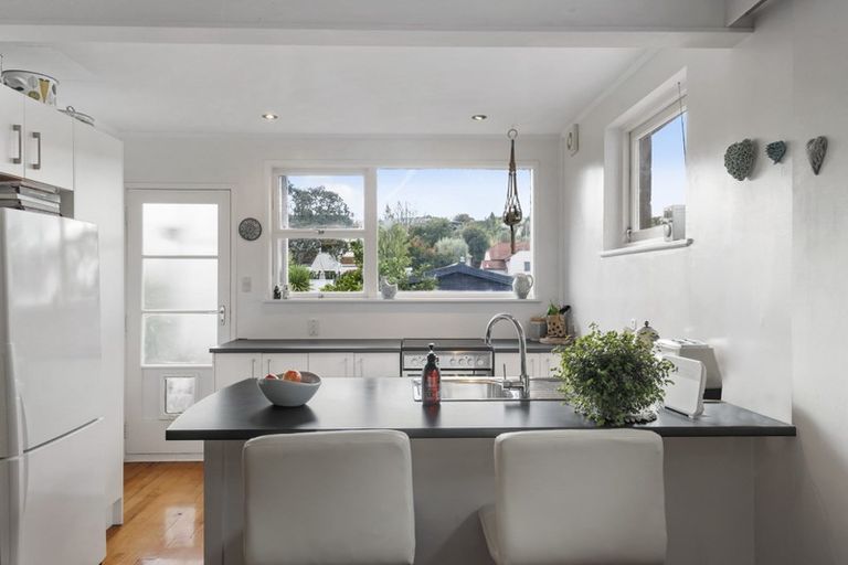 Photo of property in 4/20 Penning Road, Castor Bay, Auckland, 0620