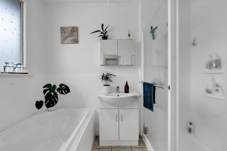 Photo of property in 19 Kahikatea Street, Inglewood, 4330