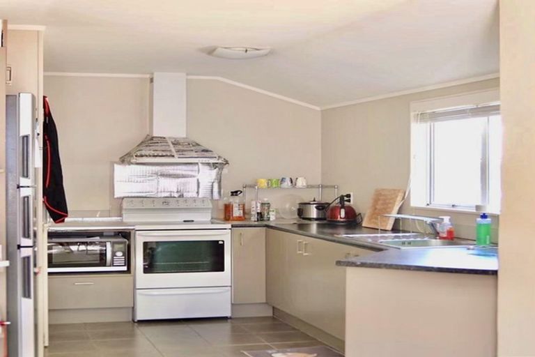 Photo of property in 3/5 Newington Road, Henderson, Auckland, 0612