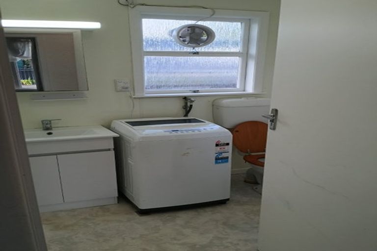 Photo of property in 68 Uxbridge Road, Mellons Bay, Auckland, 2014
