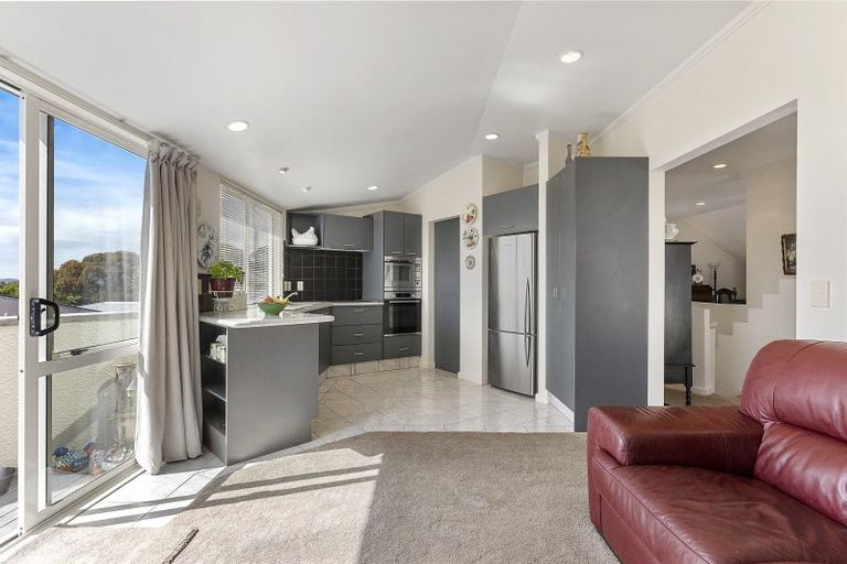 Photo of property in 2/15 Bradbury Road, Botany Downs, Auckland, 2010