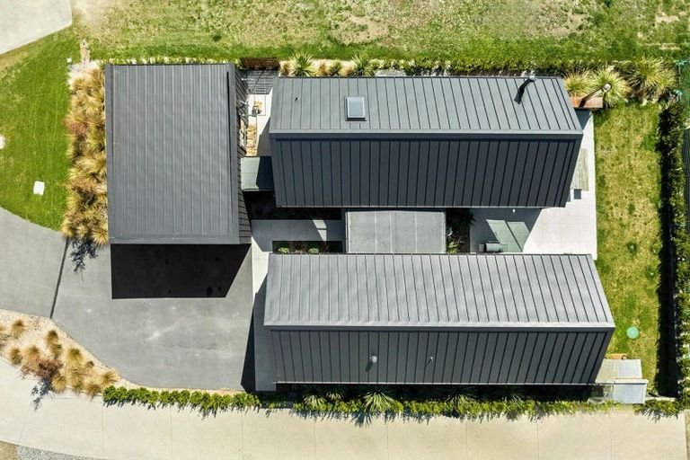 Photo of property in 52 Cunninghams Drive, Jacks Point, Queenstown, 9371