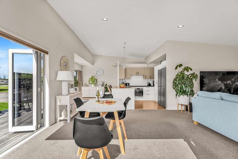 Photo of property in 10 Rena Place, Whitianga, 3510