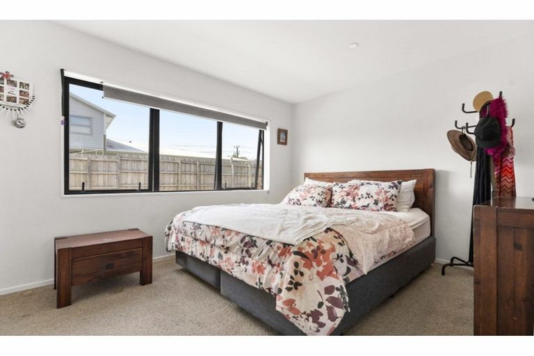 Photo of property in 22a Sabulite Road, Kelston, Auckland, 0602