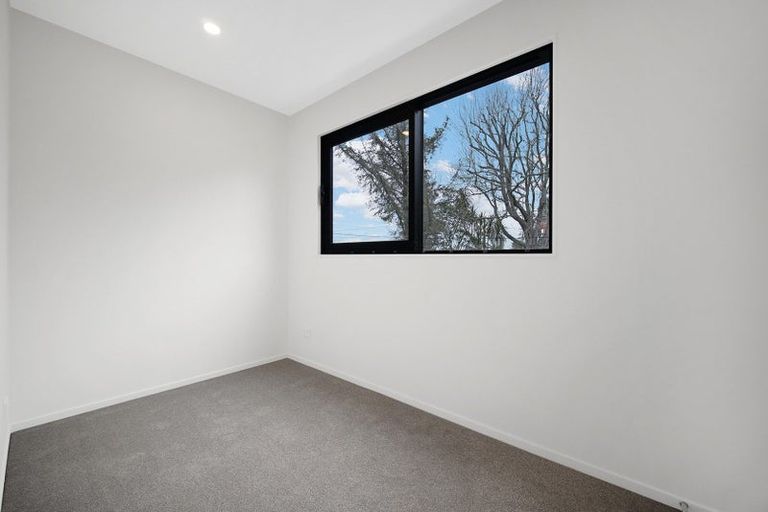 Photo of property in 2/11 Stottholm Road, Titirangi, Auckland, 0604