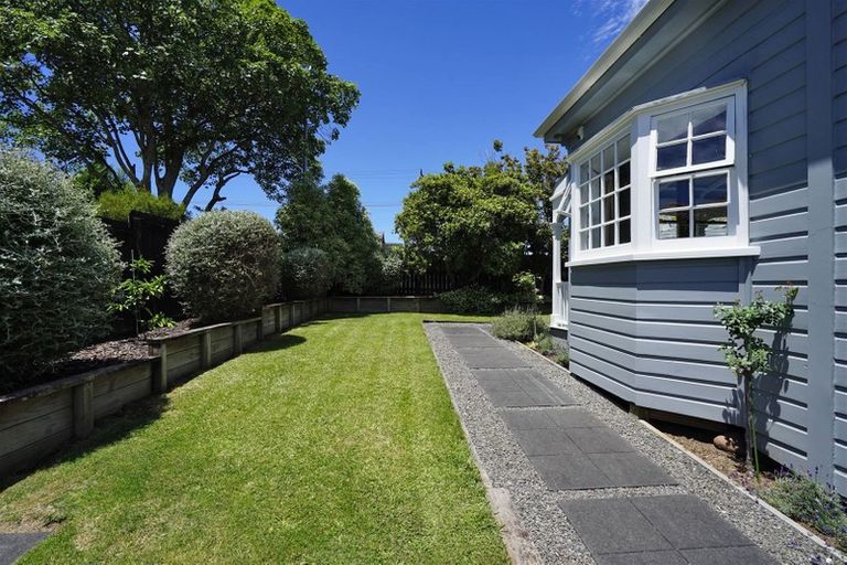 Photo of property in 126 Forest Lake Road, Forest Lake, Hamilton, 3200