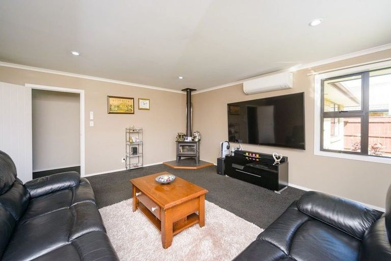 Photo of property in 2a Galea Grove, Kelvin Grove, Palmerston North, 4414