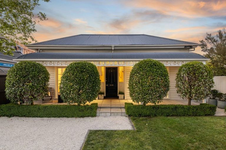 Photo of property in 33 Hawkesbury Avenue, St Albans, Christchurch, 8014