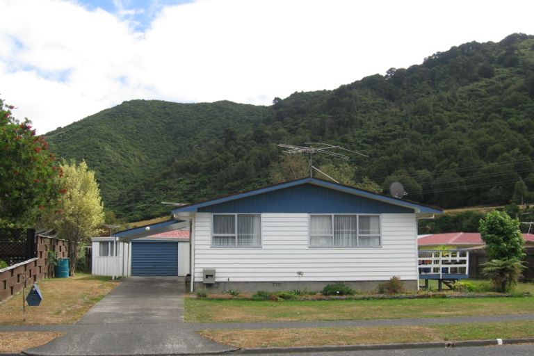 Photo of property in 7 Larchmont Grove, Totara Park, Upper Hutt, 5018