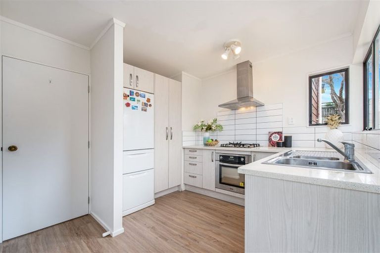 Photo of property in 64 Birdwood Road, Swanson, Auckland, 0612