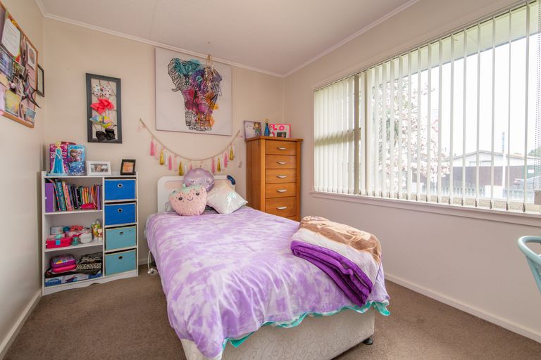 Photo of property in 4 Eglinton Street, Avondale, Christchurch, 8061