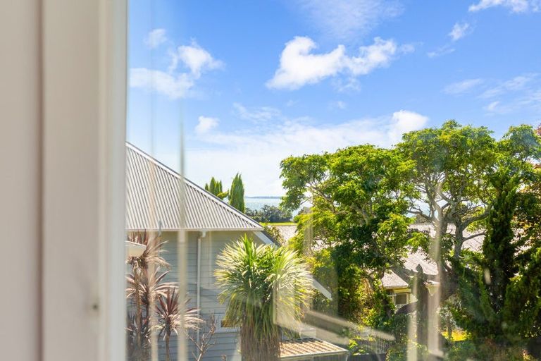 Photo of property in 2/18 Westwell Road, Belmont, Auckland, 0622