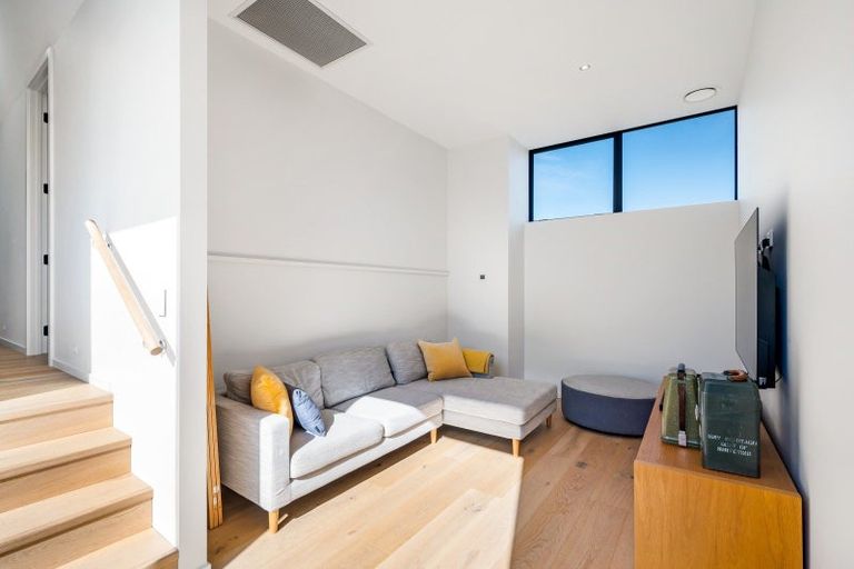 Photo of property in 6 Akitu Rise, Wanaka, 9305