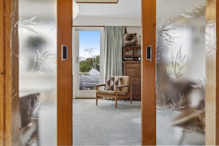 Photo of property in 130 Breaker Bay Road, Breaker Bay, Wellington, 6022