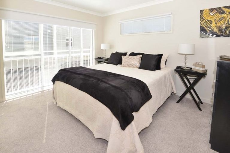 Photo of property in 16 Parkside Drive, Orewa, 0931