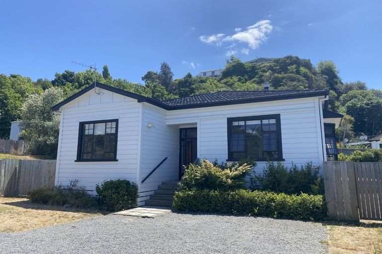 Photo of property in 12 Chaucer Road, Hospital Hill, Napier, 4110