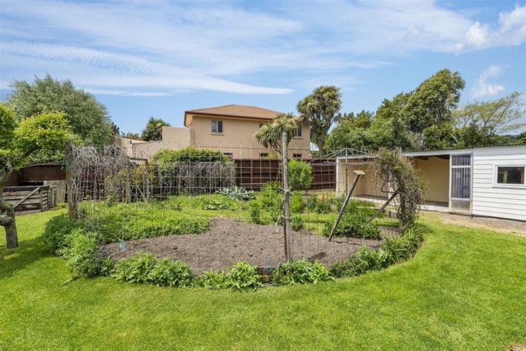 Photo of property in 261 Fifield Terrace, Opawa, Christchurch, 8023