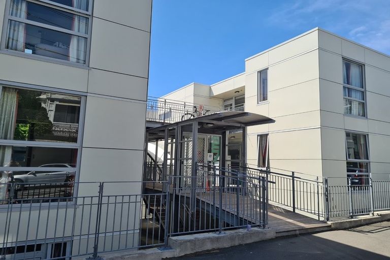 Photo of property in Hanson House, 2/27 Hanson Street, Mount Cook, Wellington, 6021