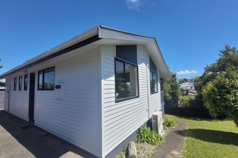 Photo of property in 10 Sombrero View, Ascot Park, Porirua, 5024