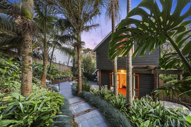 Photo of property in 71 Takahe Road, Titirangi, Auckland, 0604