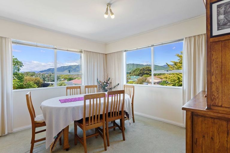 Photo of property in 10 Titoki Road, Waikanae Beach, Waikanae, 5036