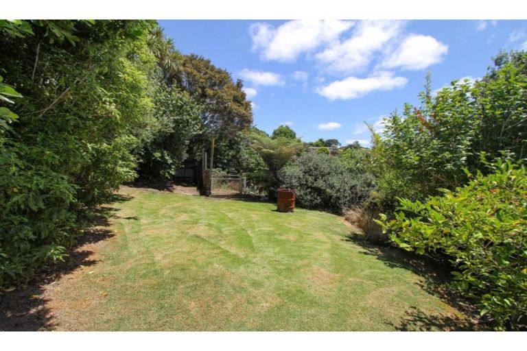 Photo of property in 22 Zingaro Place, Massey, Auckland, 0614