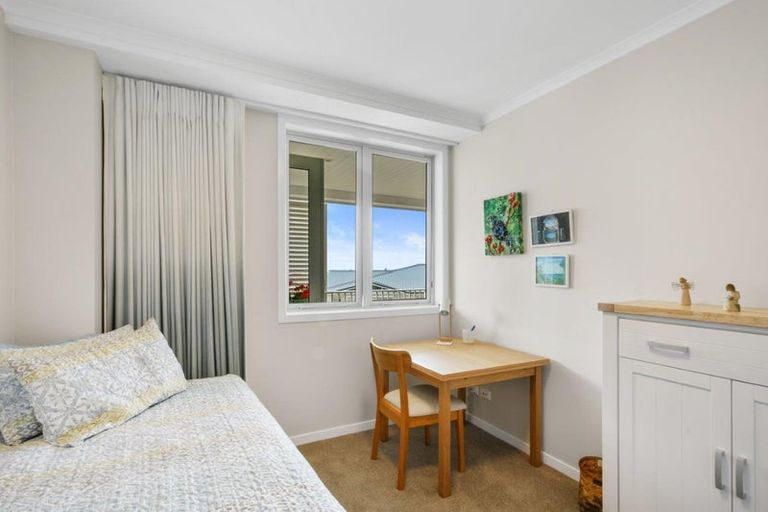 Photo of property in 184 Landmark Terrace, Orewa, 0931
