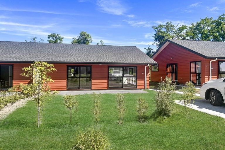 Photo of property in 8 Winnie Close, Acacia Bay, Taupo, 3330