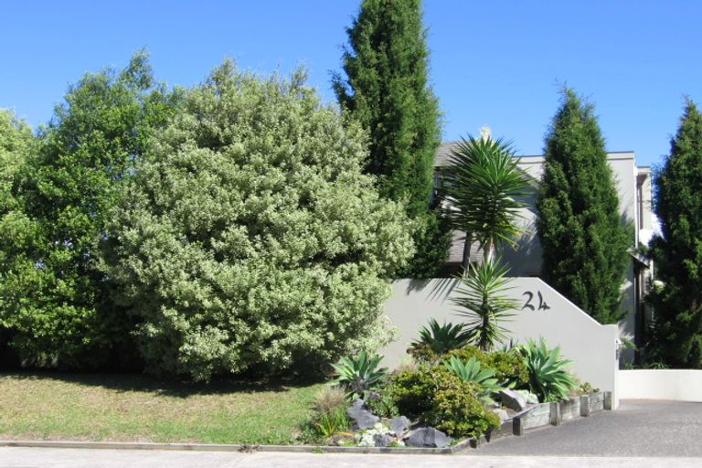 Photo of property in 1/24 Carlisle Road, Browns Bay, Auckland, 0630