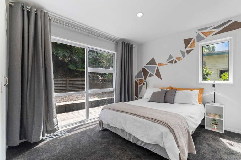 Photo of property in 1 Dorothy Road, Laingholm, Auckland, 0604