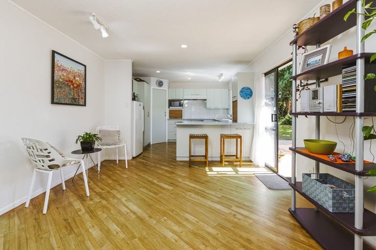 Photo of property in 14 Foxbridge Lane, Conifer Grove, Takanini, 2112