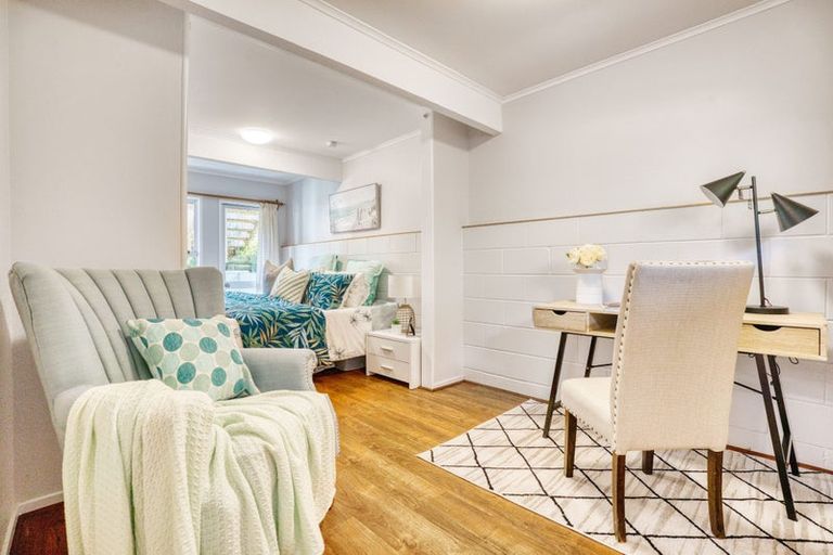 Photo of property in 32 Outlook Road, Greenhithe, Auckland, 0632