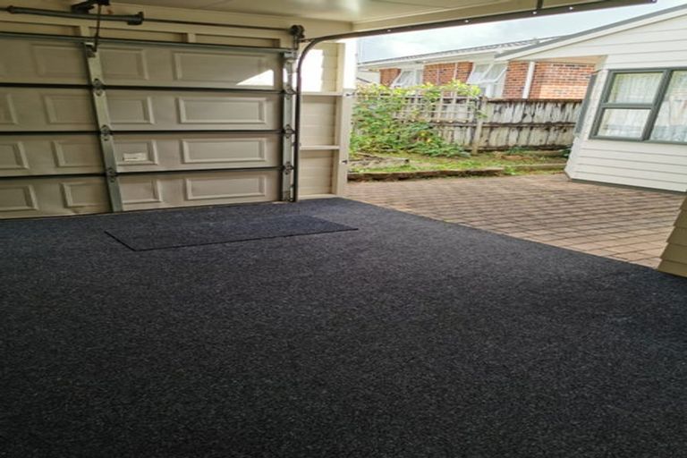 Photo of property in 70 Sturges Road, Henderson, Auckland, 0612