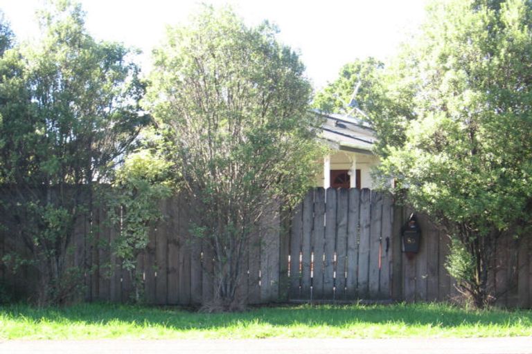 Photo of property in 1/89 Kaurilands Road, Titirangi, Auckland, 0604