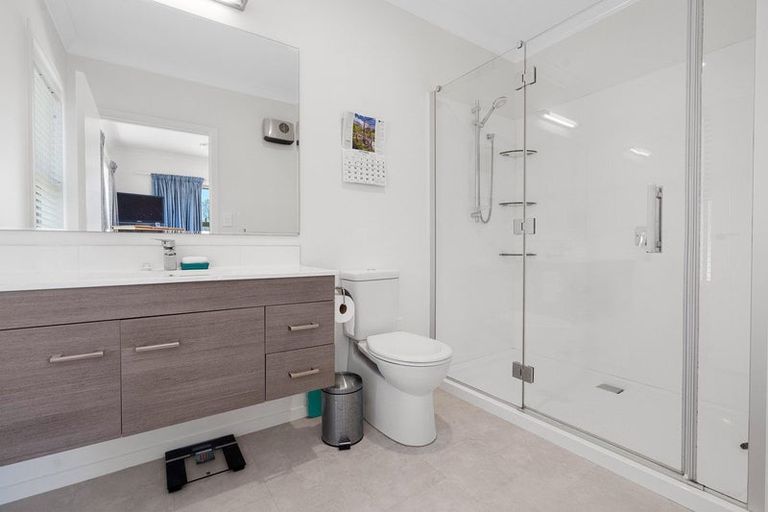 Photo of property in 10 Birdie Way, Martinborough, 5711