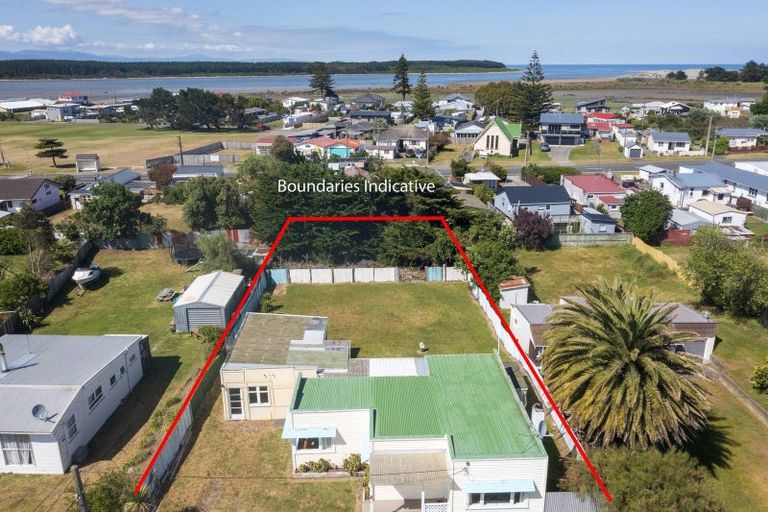 Photo of property in 38 Pratt Avenue, Foxton Beach, Foxton, 4815
