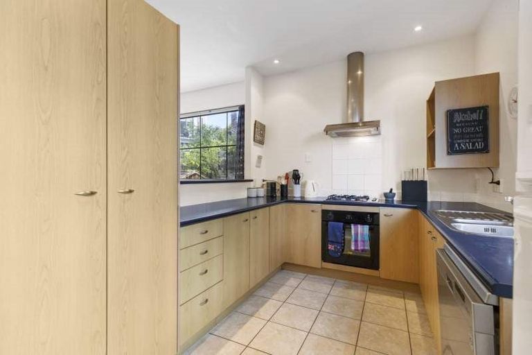 Photo of property in 10/69 Target Road, Totara Vale, Auckland, 0629