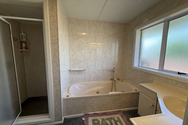 Photo of property in 20 Ambleside Drive, Burnside, Christchurch, 8053