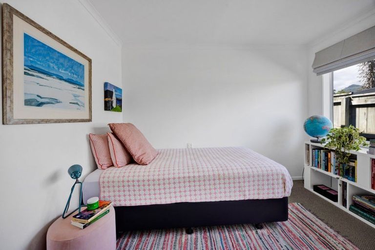 Photo of property in 8 Hussey Street, Oakura, 4314