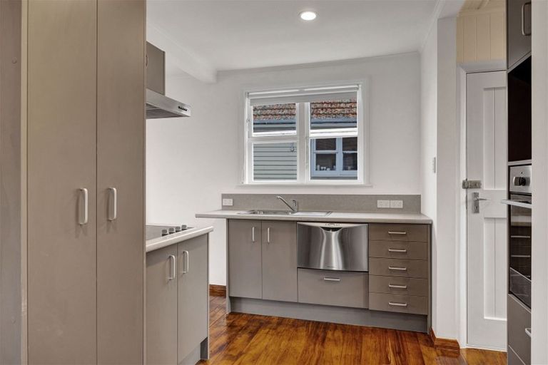 Photo of property in 29 Wilson Street, Waverley, 4510